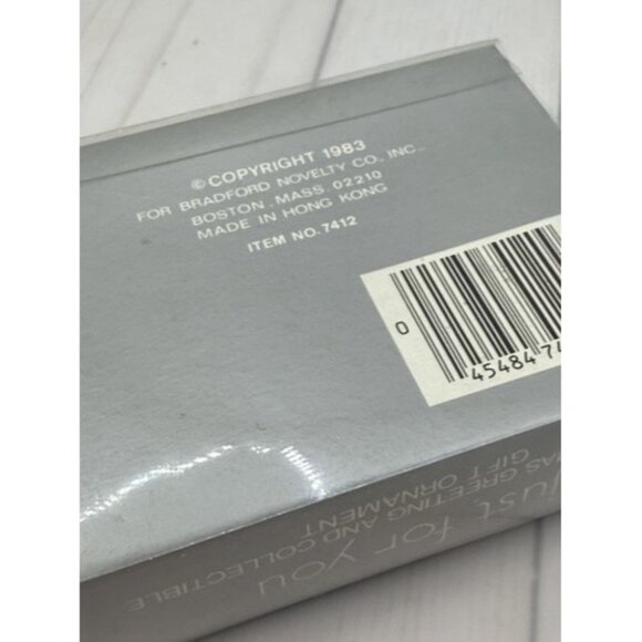 1983 Girl Playing Mandolin Music Instrument Christmas Ornament - Picture 7 of 13